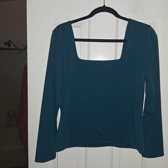 Express Body Contour Top - Picture 6 of 9